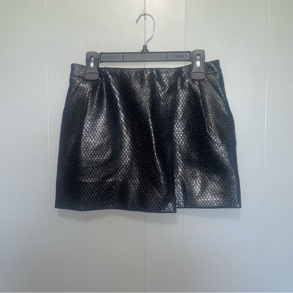 Diane Von Furstenberg Black Laquer Faux Leather Wrap Mini Skirt Size 2